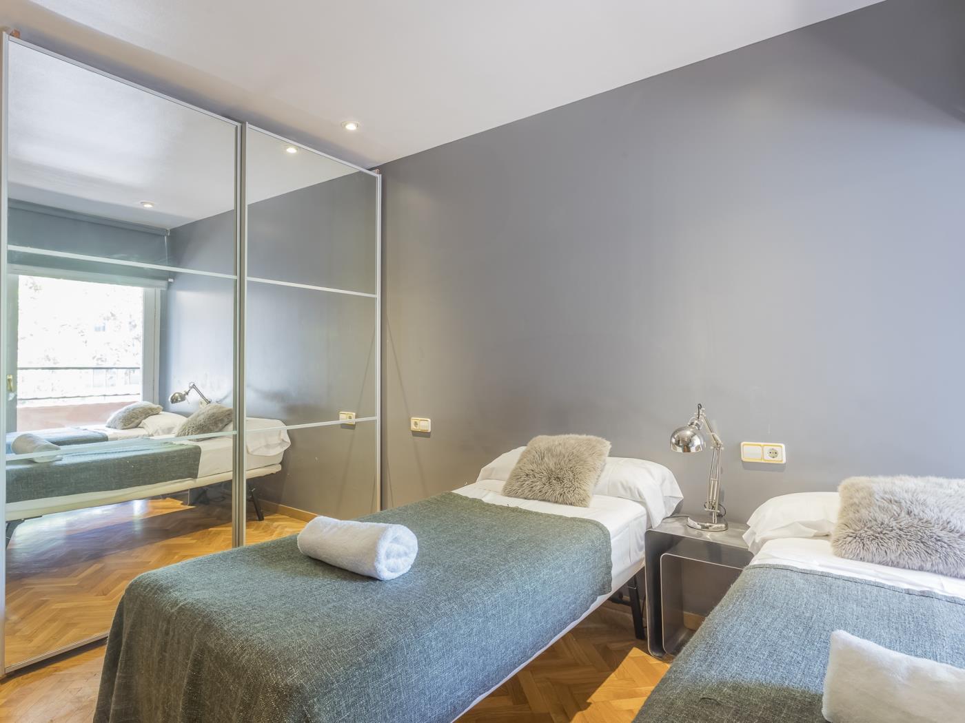 My Space Barcelona Spacious classic Bonanova Apartment with terrace for 8 - My Space Barcelona Apartments