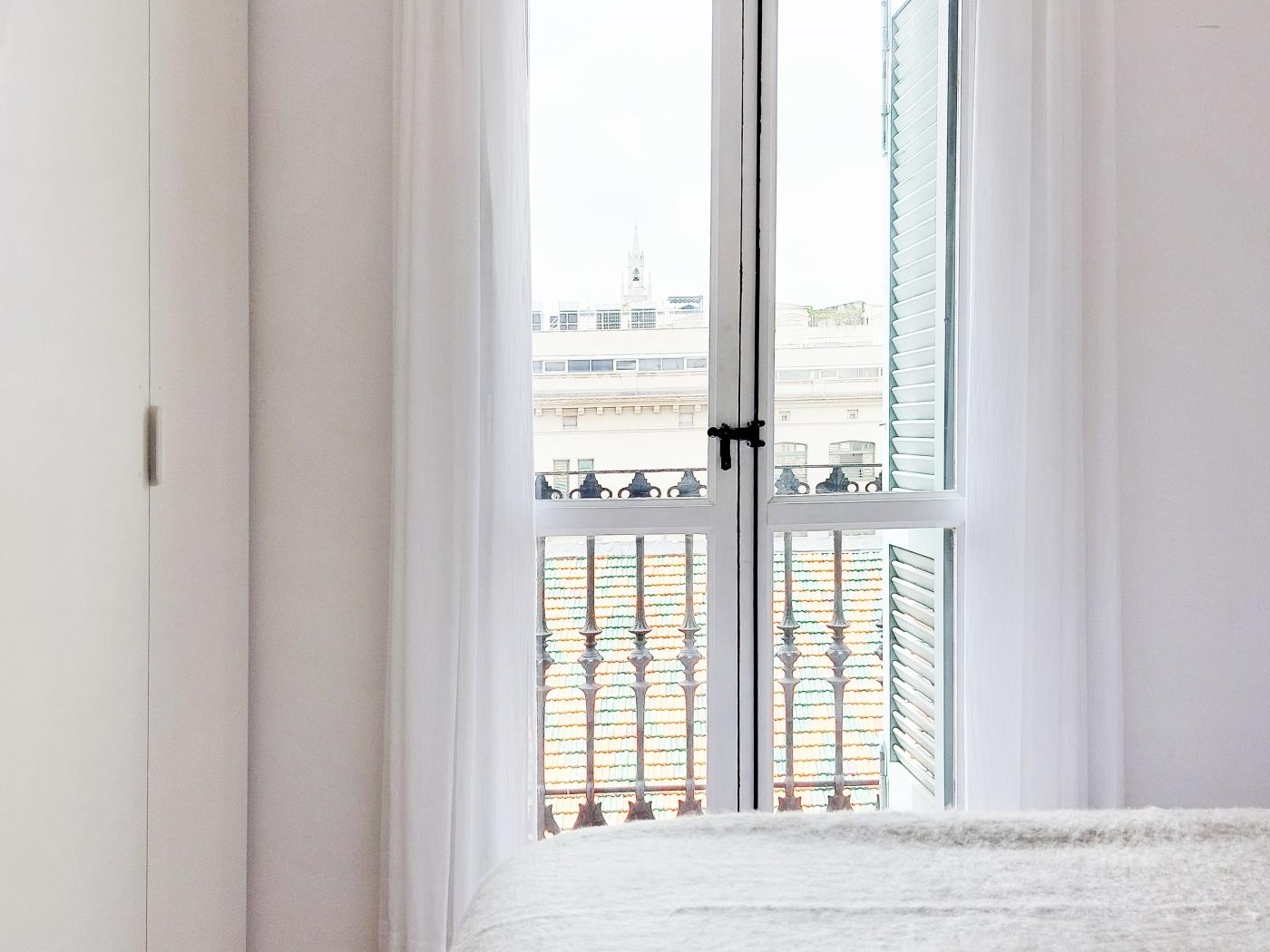 Bright 3‑Bedroom Apartment with Terrace in Barcelona’s Eixample - My Space Barcelona Apartments